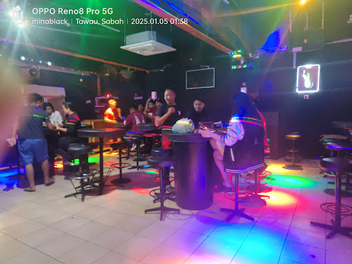 J8 Lounge