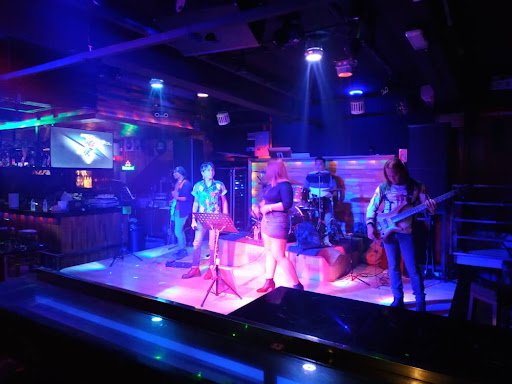 Talon Pub & Lounge
